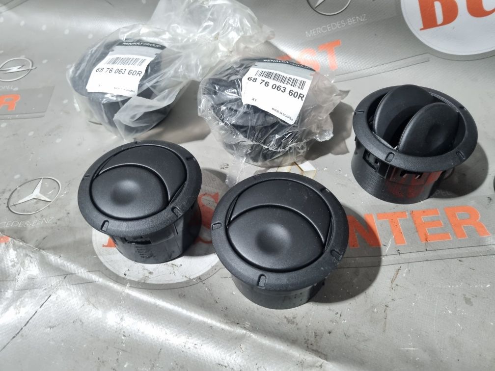 Дуйчик в торпеду направляйка воздуху Renault Master 3 Opel Movano