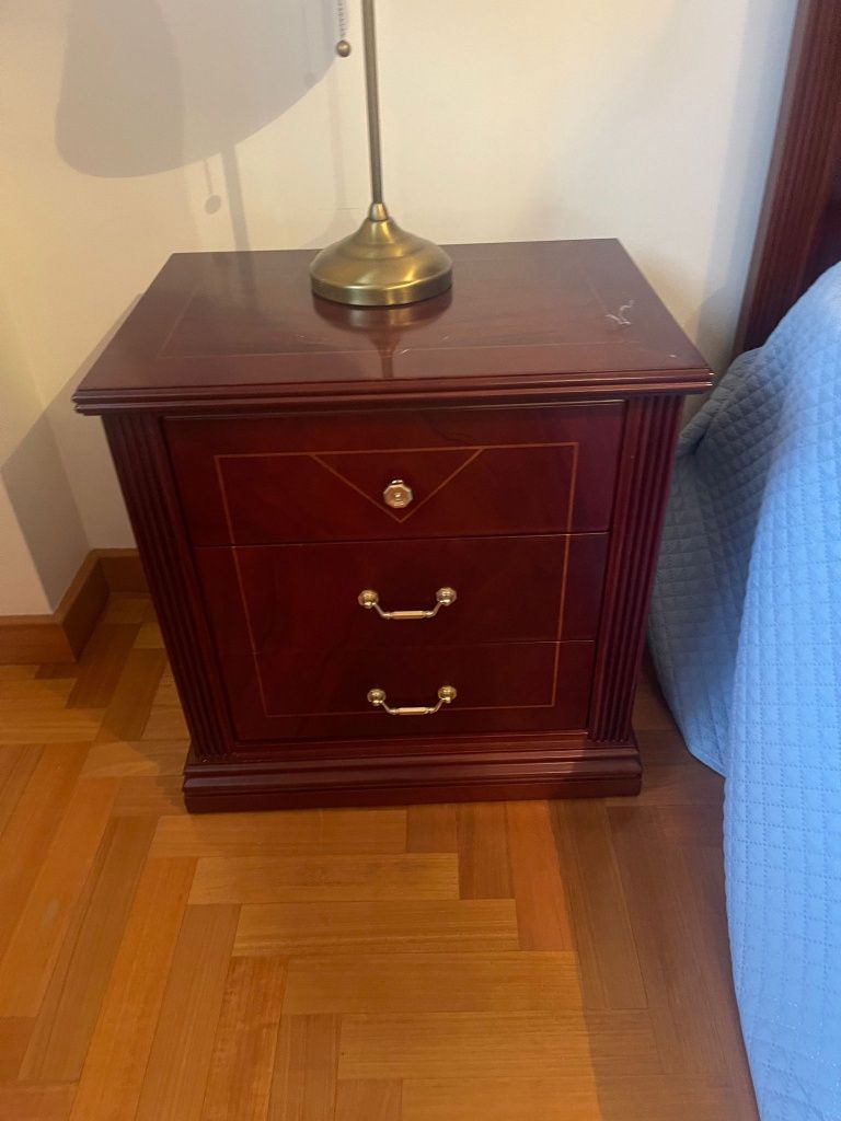 Vendo quarto casal oferta de colchão e 2 candeeiros