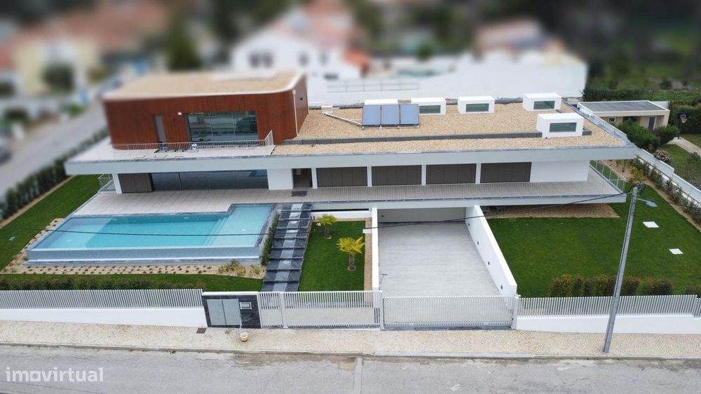 Moradia de Luxo T5 com 4 Suites - OFERTA de ESCRITURA