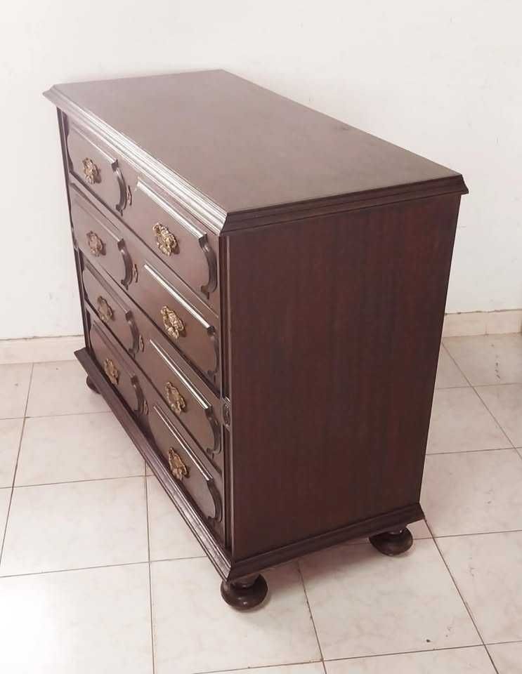 Classic Mahogany Chest of Drawers / Cómoda clásica em mogno