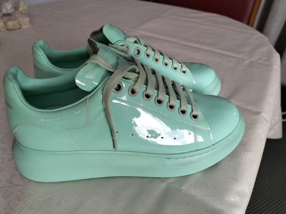 Продам кроссовки