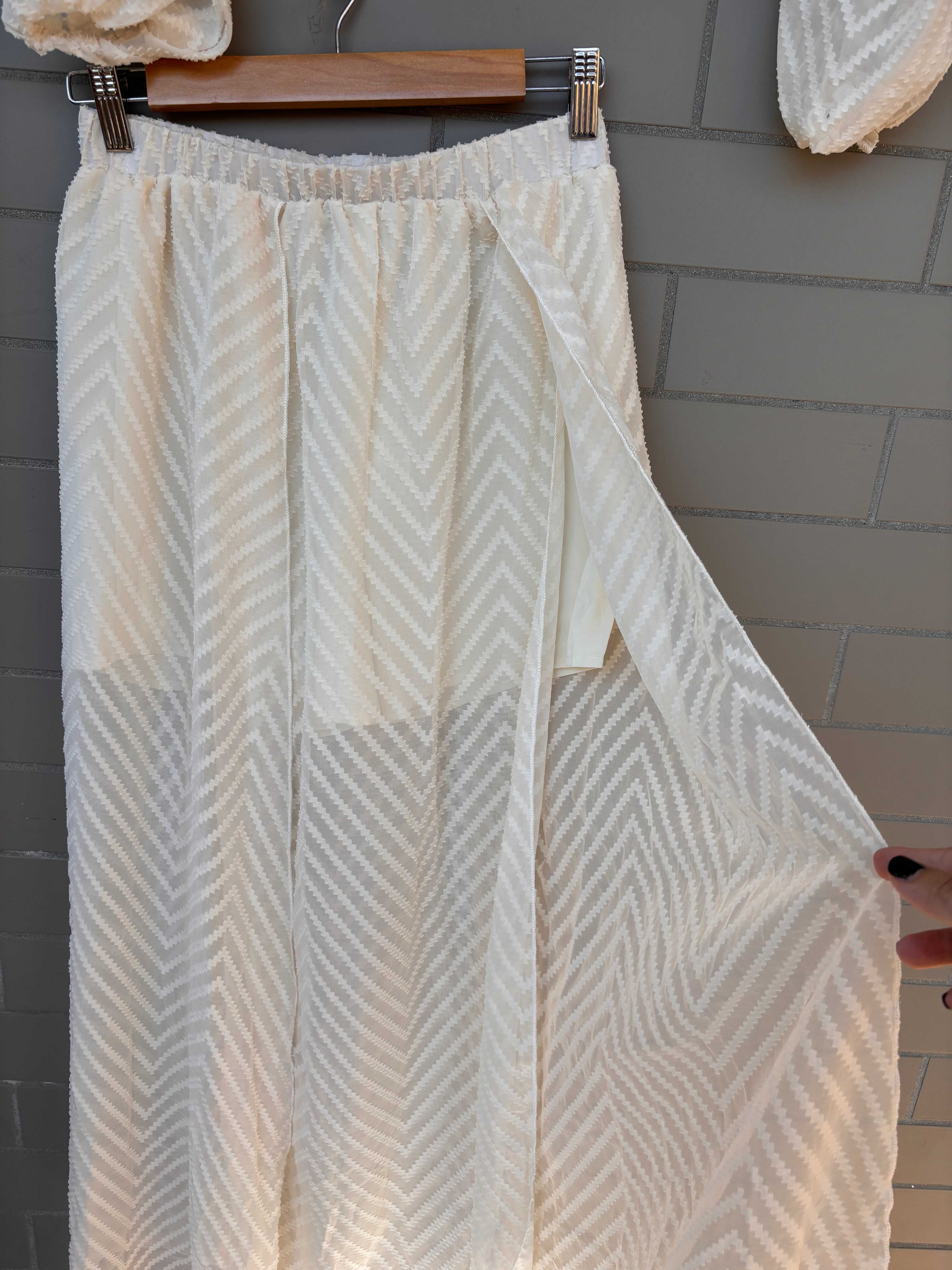 Conjunto top e saia-calção novo