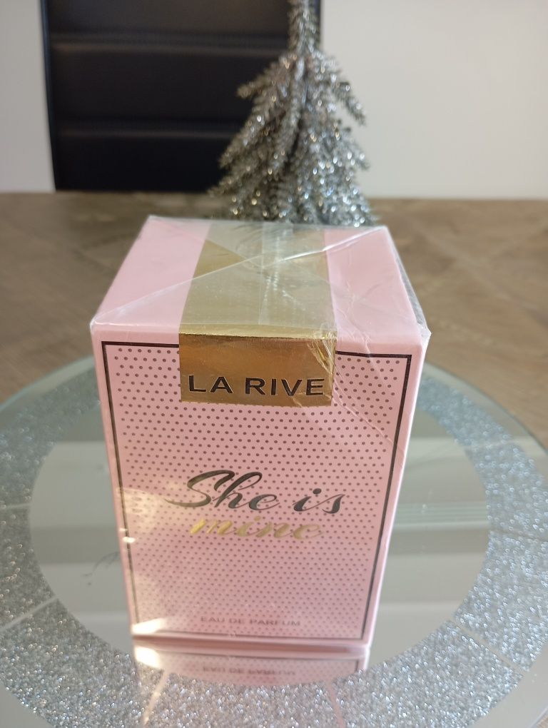 Perfum she is mine