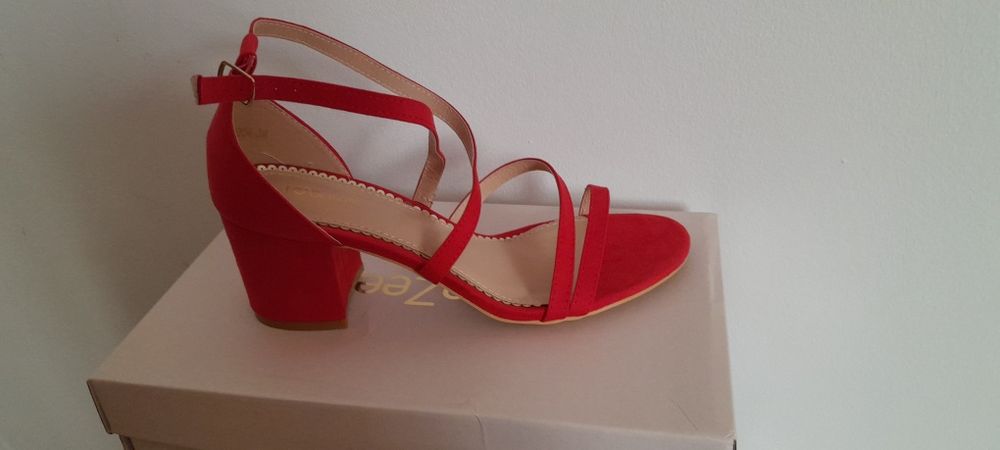 Sandały niskie czerwone