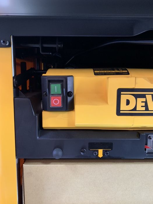 Desengrossadeira Portátil 1800W DeWalt DW733