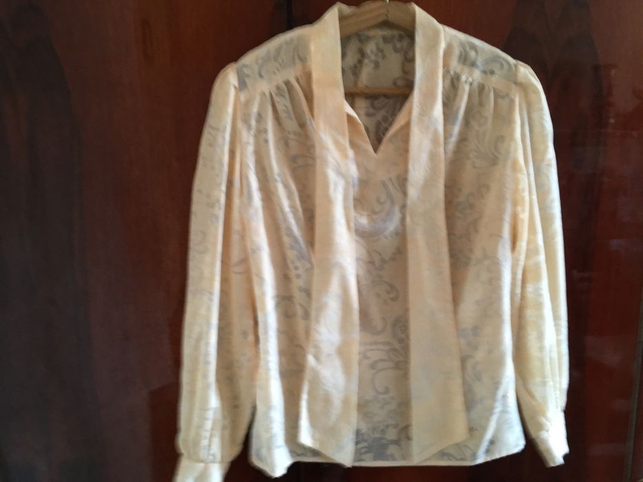 Блуза осіньо-літня колір оранжевий в хорошом стані розмір 48-50