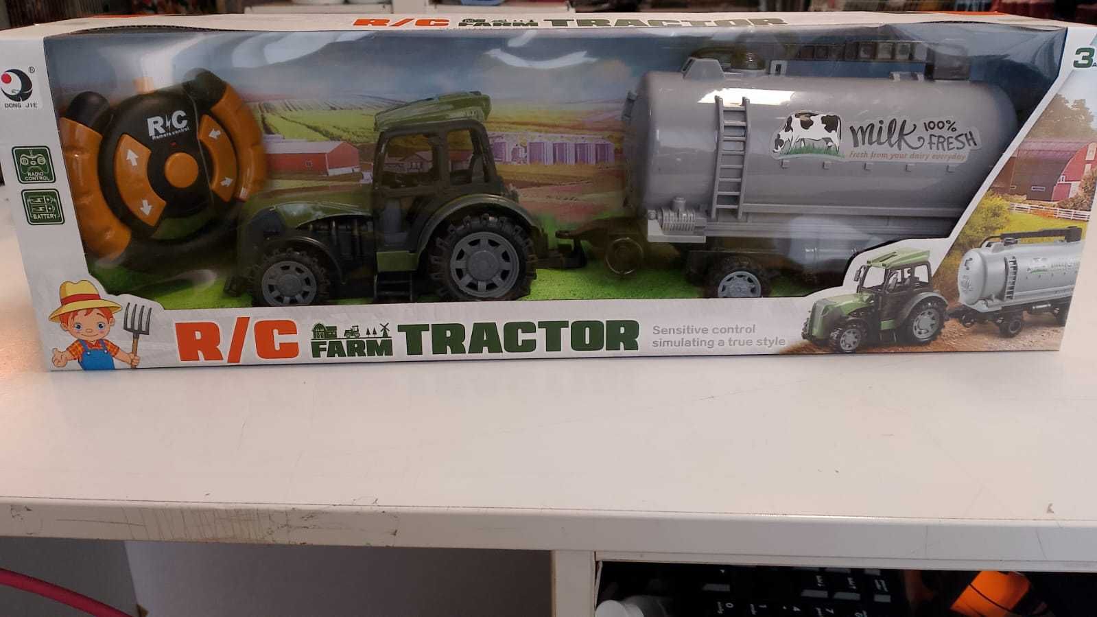 Zabawka   traktor