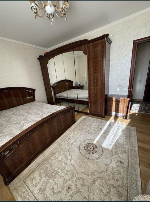 Продається ліжко,комод з дзеркалом,шафа та 2 тумбочки