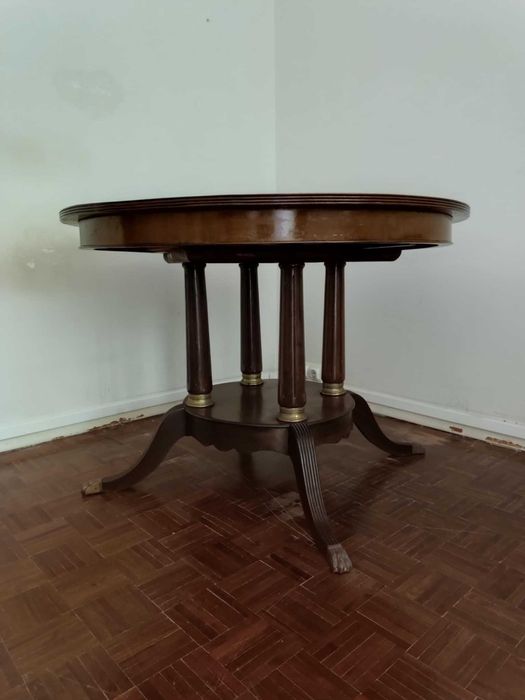 Mesa de sala de jantar estilo Inglês em madeira de cerejeira maciça