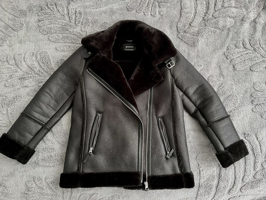 Дублянка чорна Stradivarius