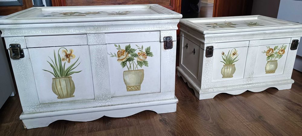Dwie dekoracyjne skrzynie