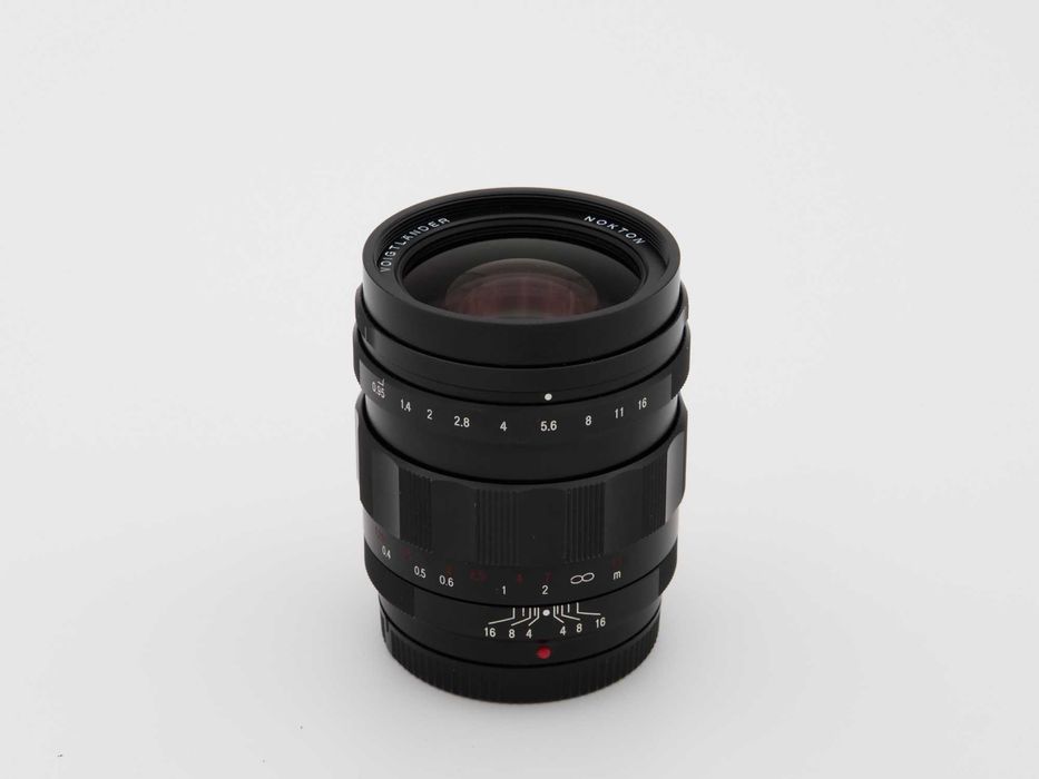 Lente Voigtlander Nokton 25 mm f/0,95 Tipo II Micro 4/3 Impecável