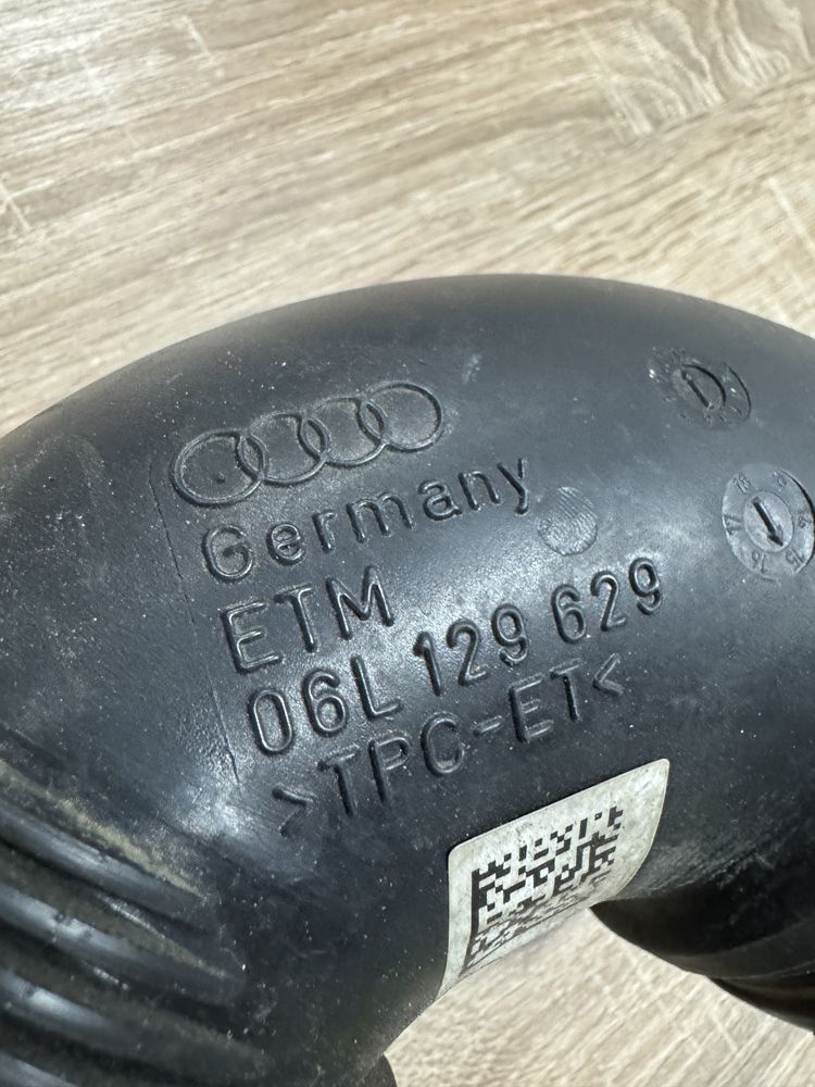 Воздуховод на коллектор Audi A4 B9 17-20 2.0T 06L129629A