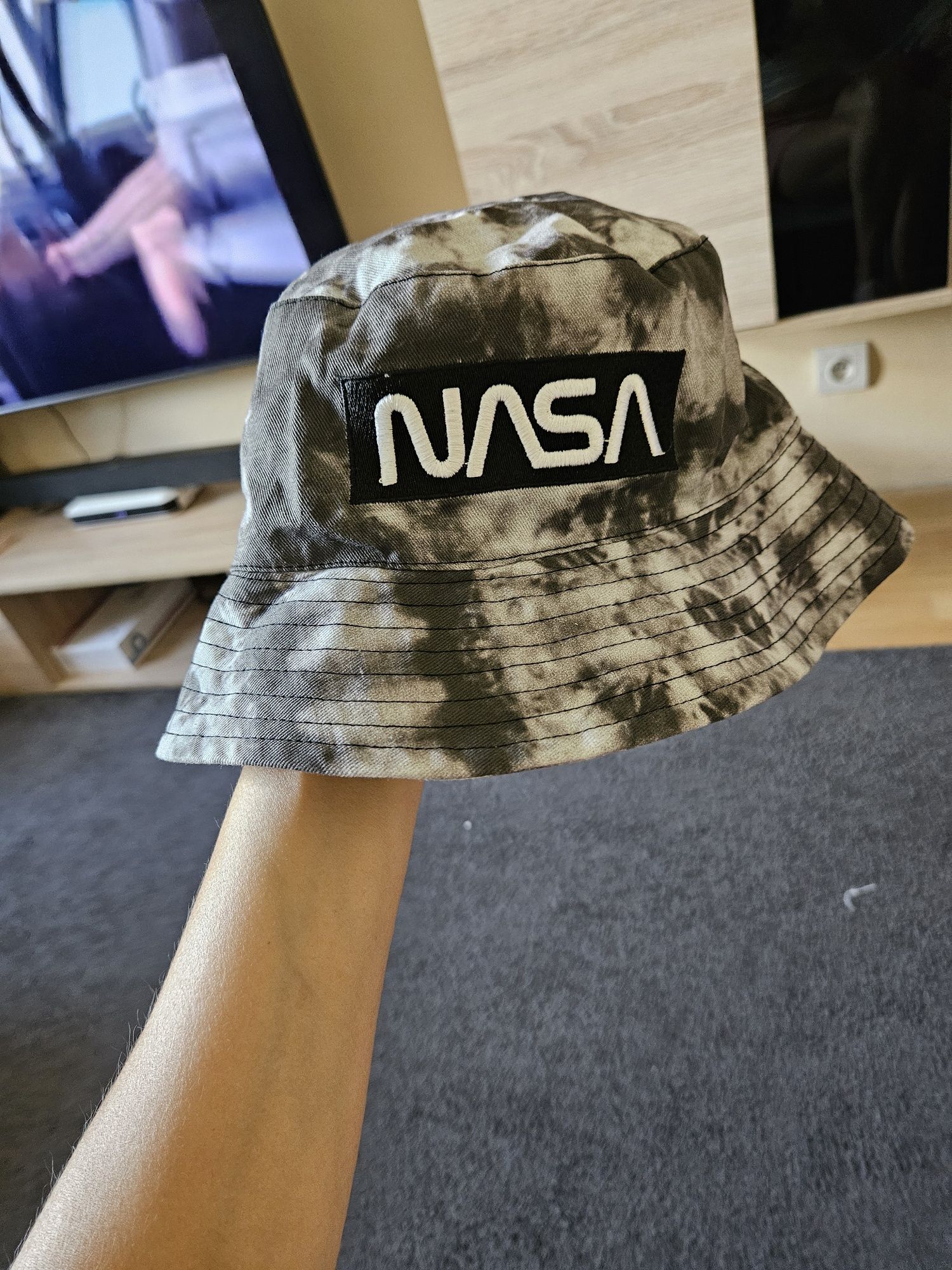 Kapelusz i czapka nasa