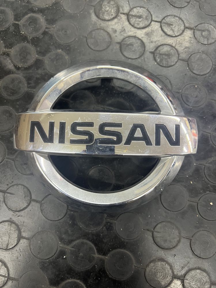 Оригінальний значок лого емблема Nissan Rogue
