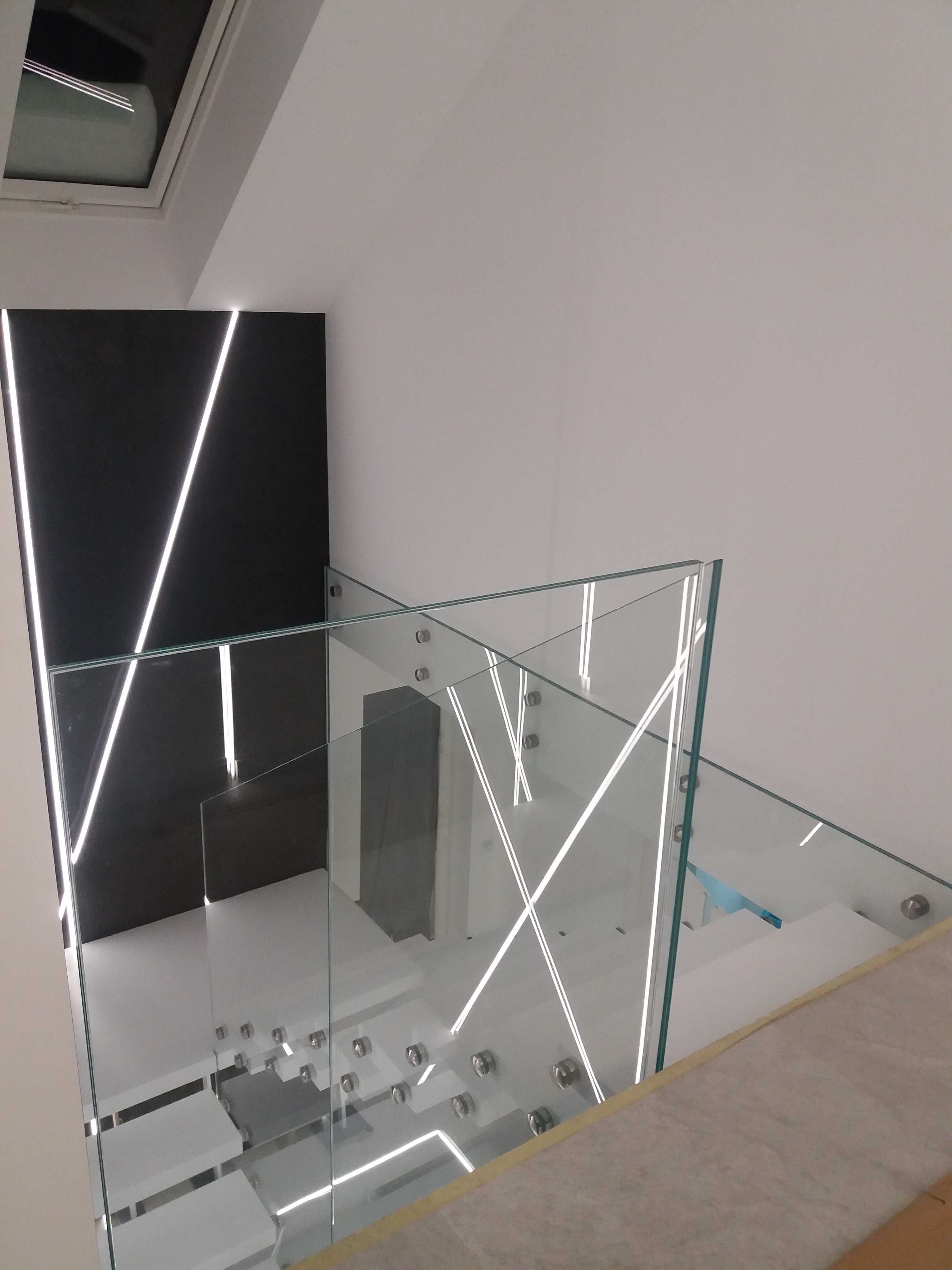 schody półkowe jesionowe balustrady szklane