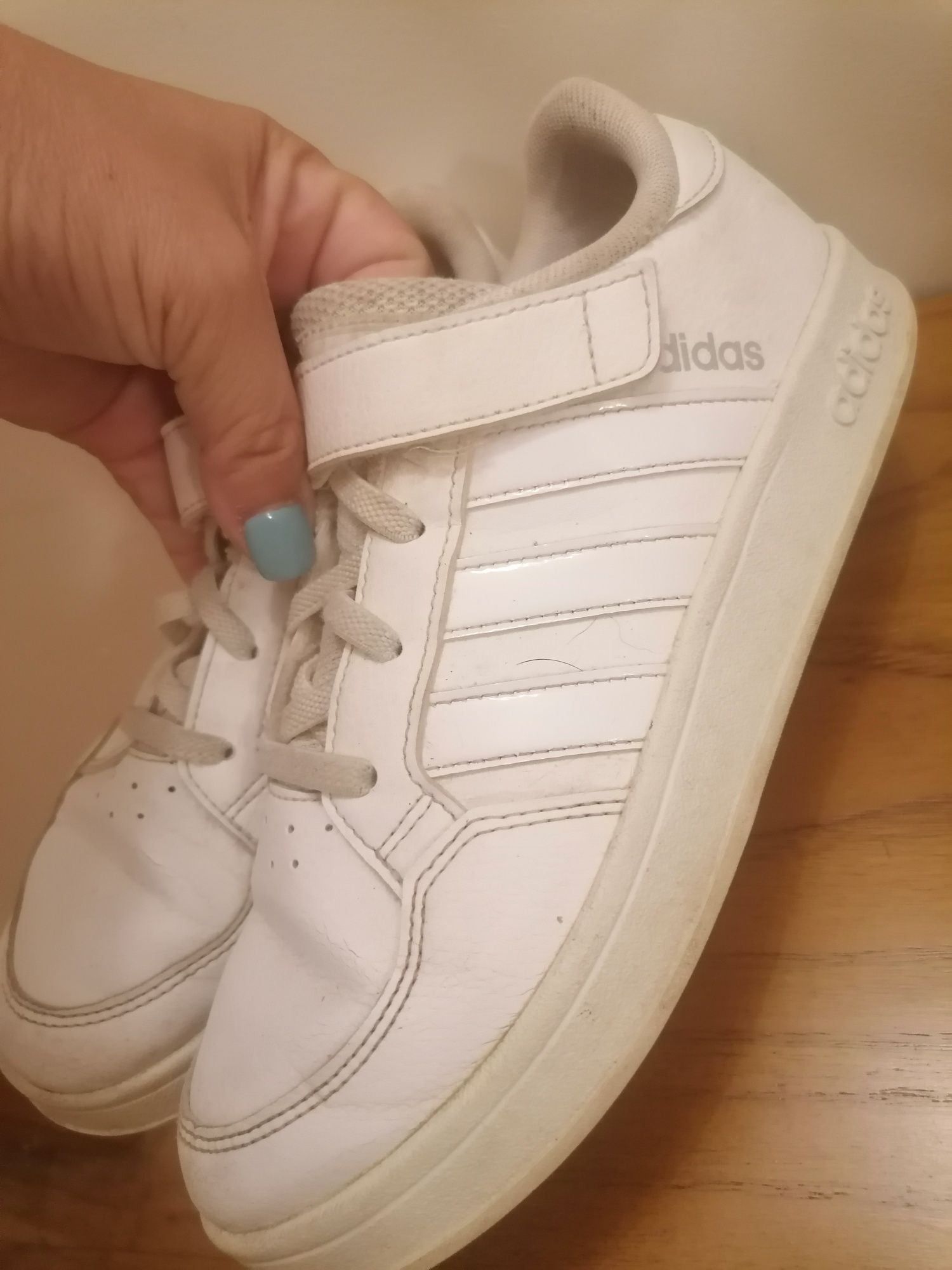 Vendo sapatilhas Nike ofereço par ADIDAS