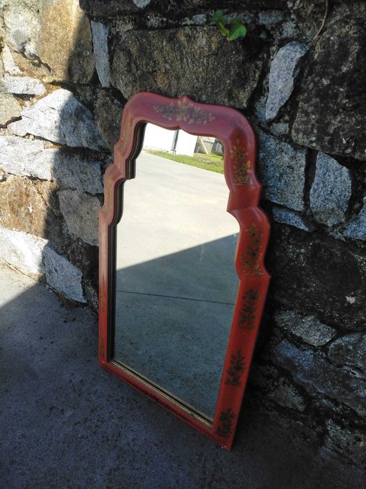 Espelho Vintage Único com Detalhes Florais Pintados à Mão