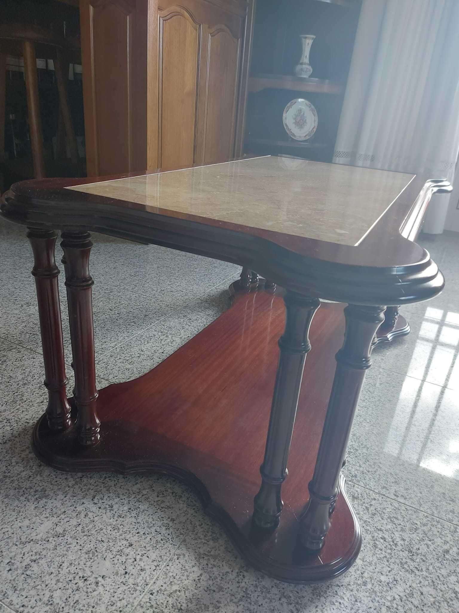 Mesa Pequena de Sala em Mármore e Madeira