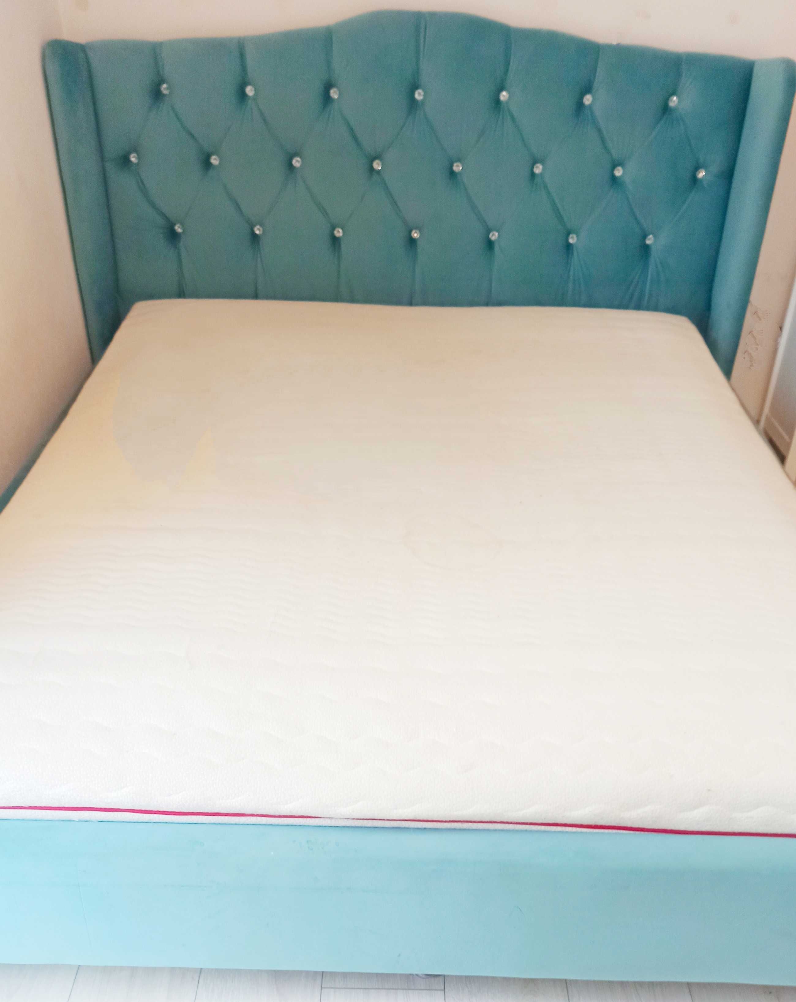 Łóżko glamour turkus kryształki tapicerowane uszak styl chesterfield