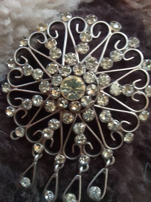 Бижутерия для женщин коль ца' браслеты.броши.бус ы.