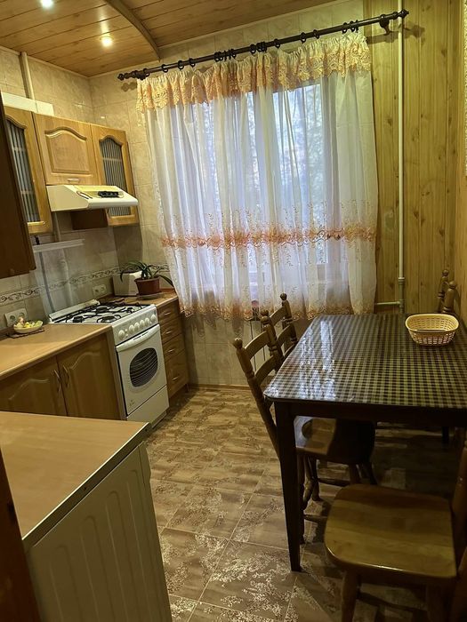 Подобово 2 кімнатна квартира в Лозовій. КОНДИЦІОНЕР
