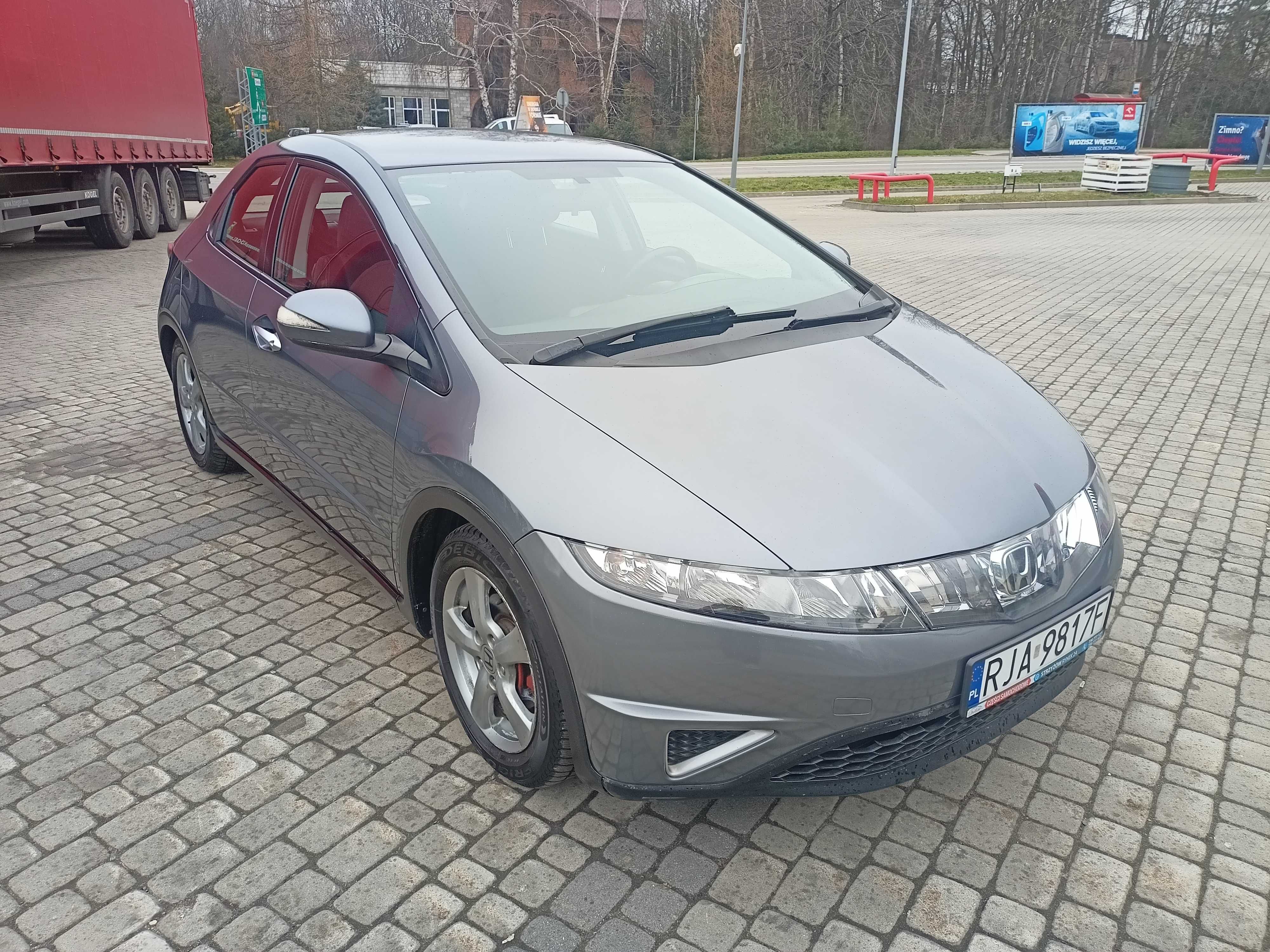 **Honda Civic Ufo**1.8**Zarejestrowany**Prywatnie**Bardzo Ładna