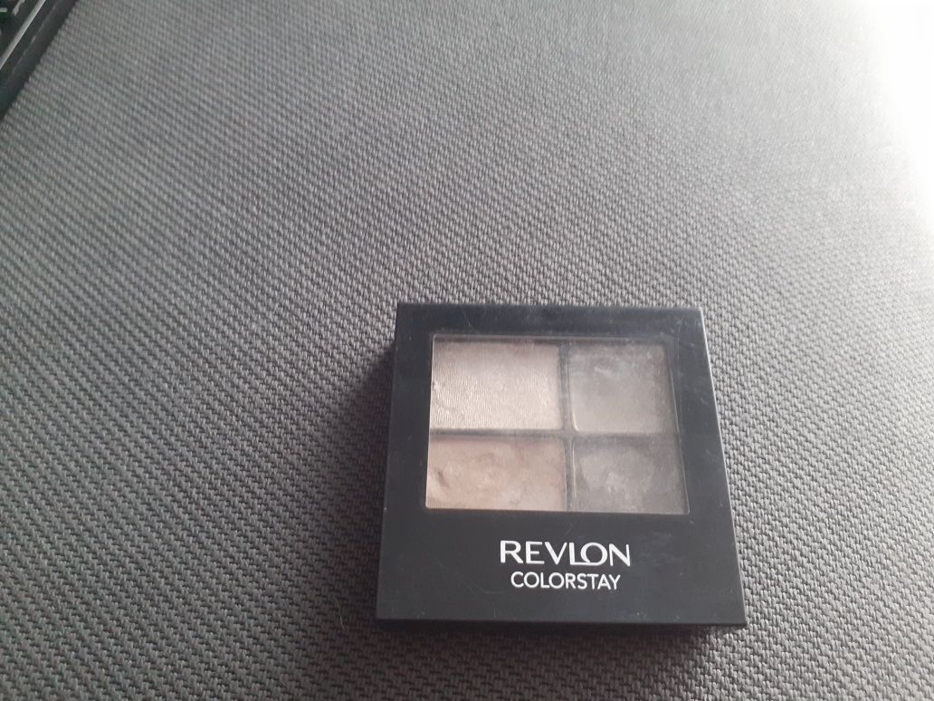 Cienie do oczu marki Revlon