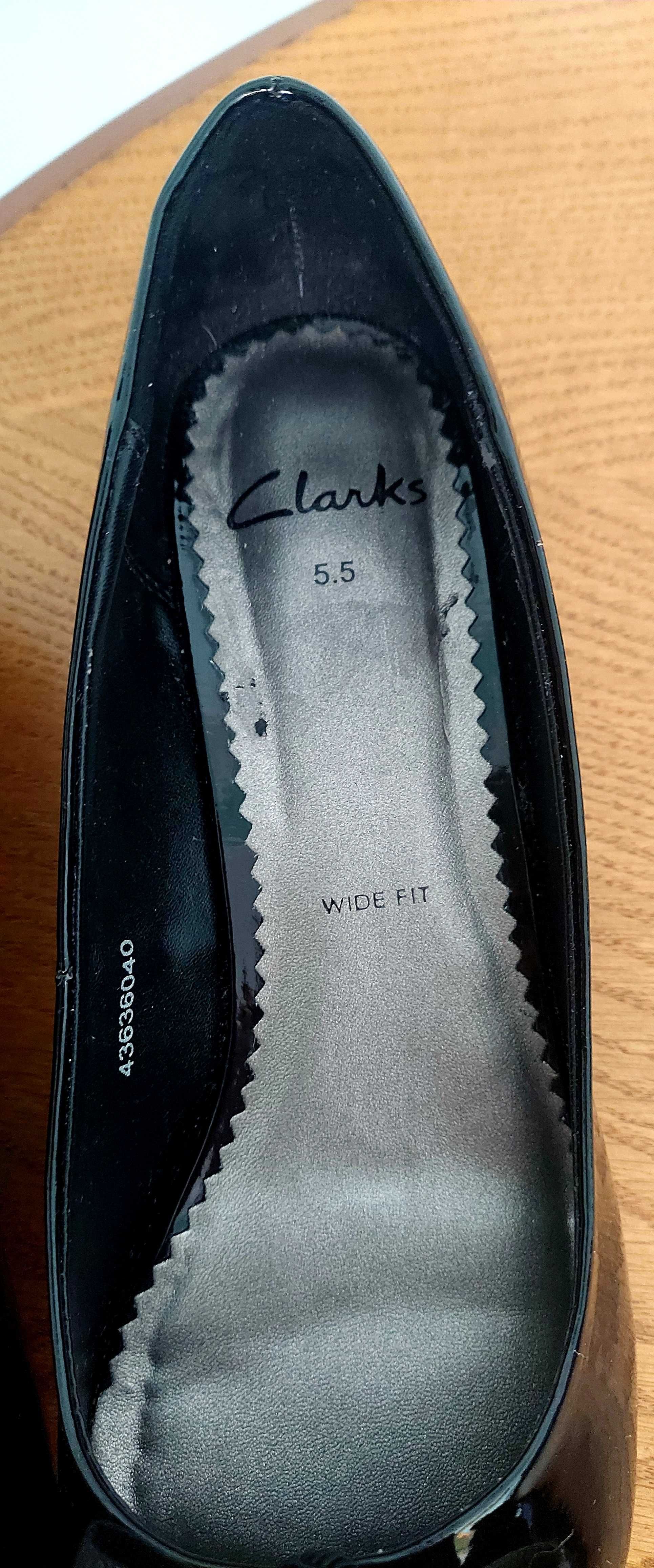 Туфлі Clarks, лакові