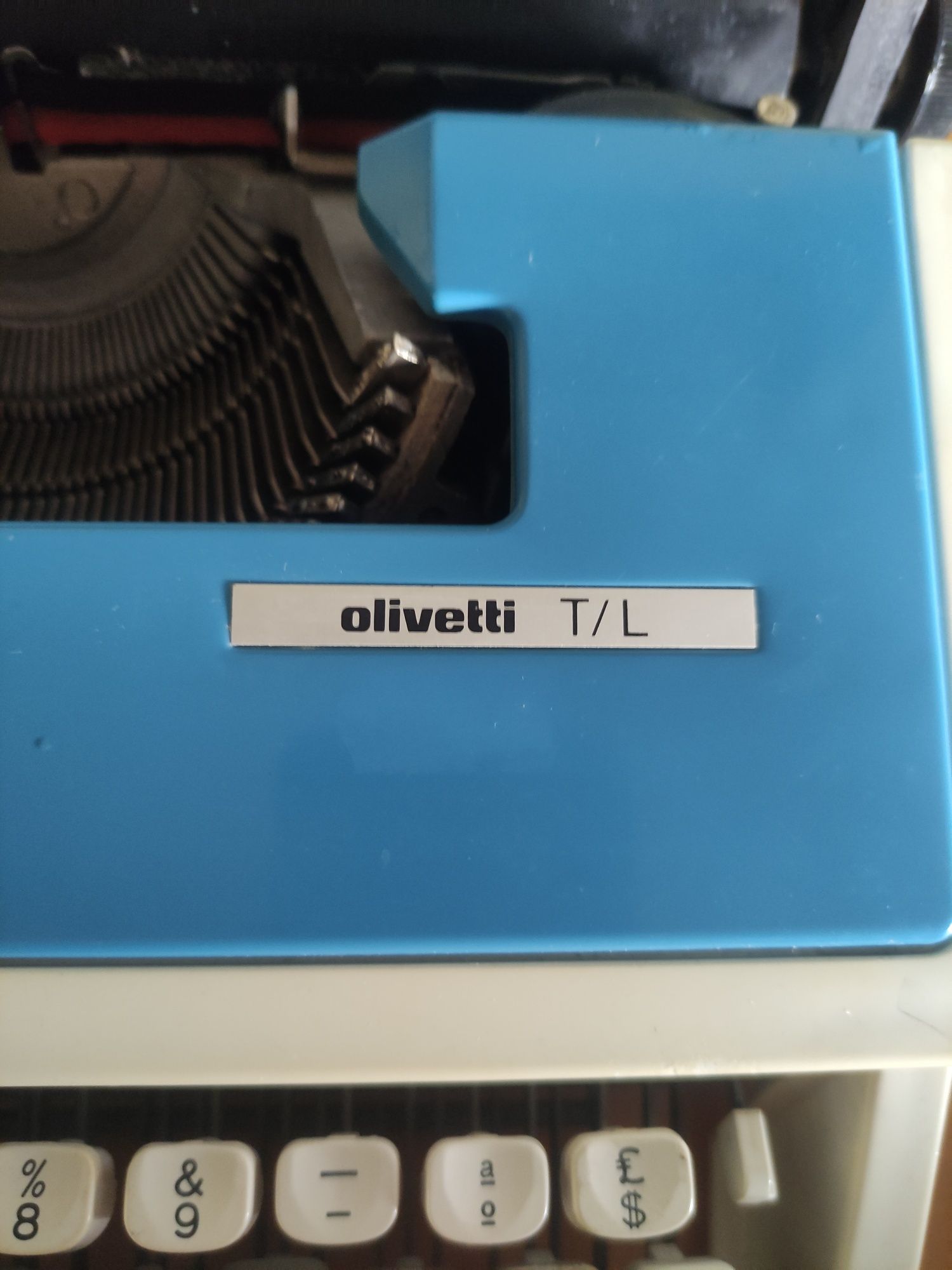 Máquina escrever Olivetti T/L em excelente estado.