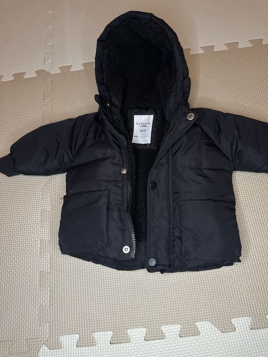 Czarna zimowa kurtka dla niemowlaka 68 cm