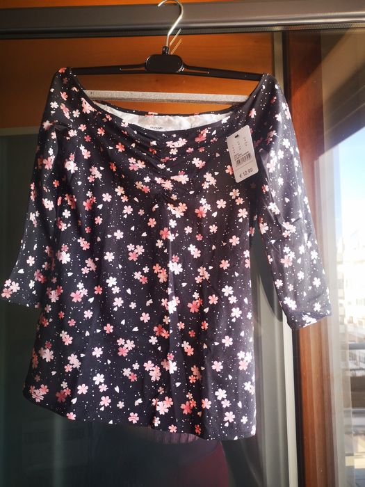 Camisola nova preta com flores,ombros de fora, mangas 3/4,Tezenis, M