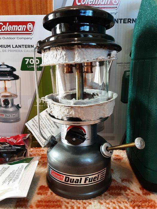 Лампа Coleman Premium Dual Fuel 285A Series (700 люмен) на топливе