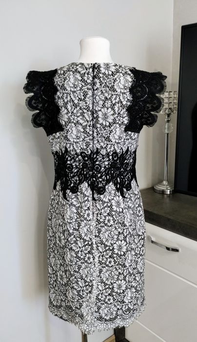 Piękna koronkowa czarno biała sukienka