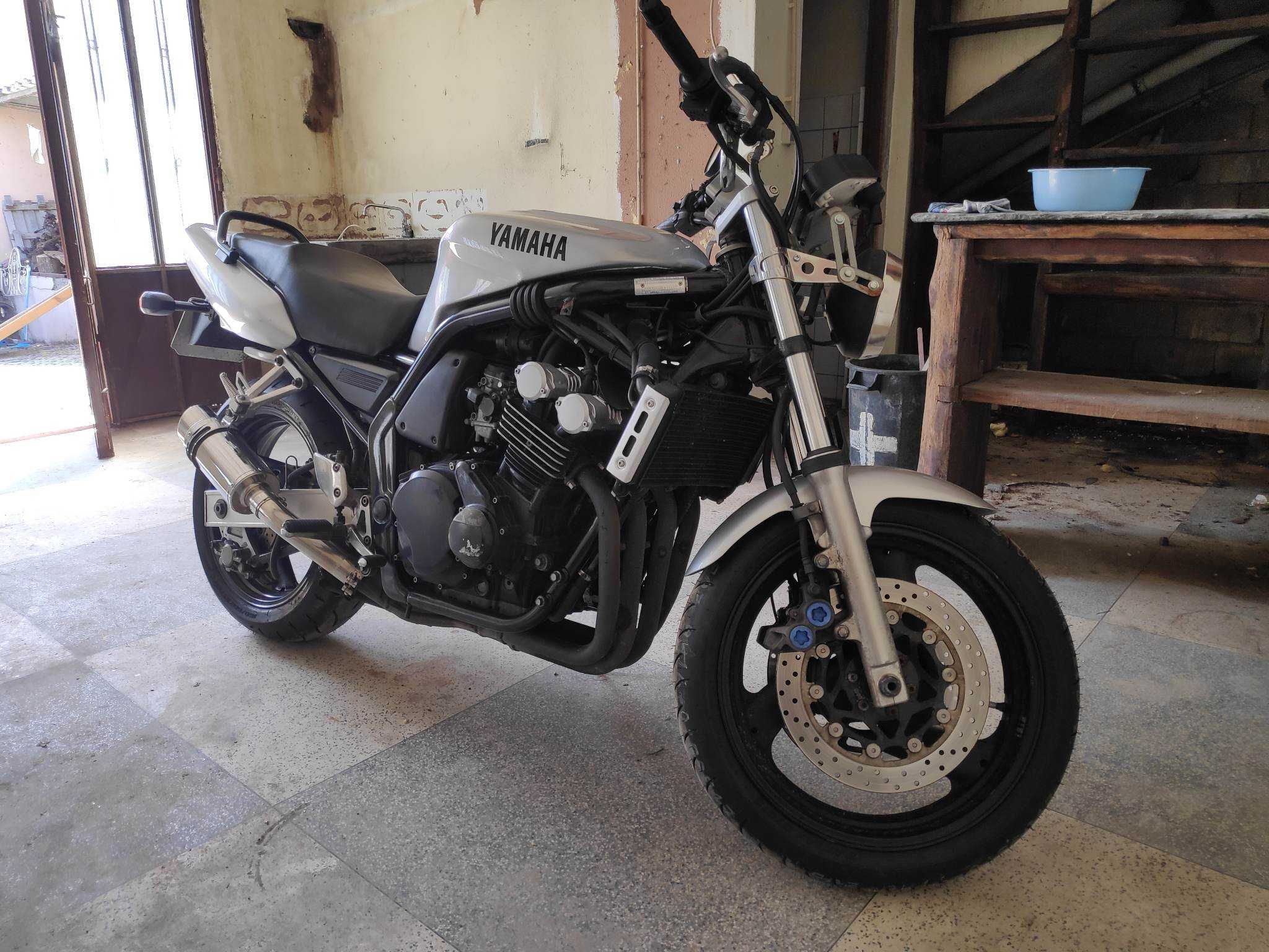 Yamaha FZS 600 Fazer