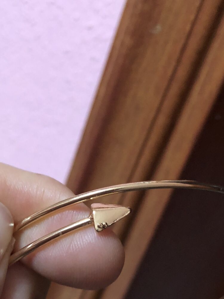 Pulseira escrava Seta em dourado (ajustável)