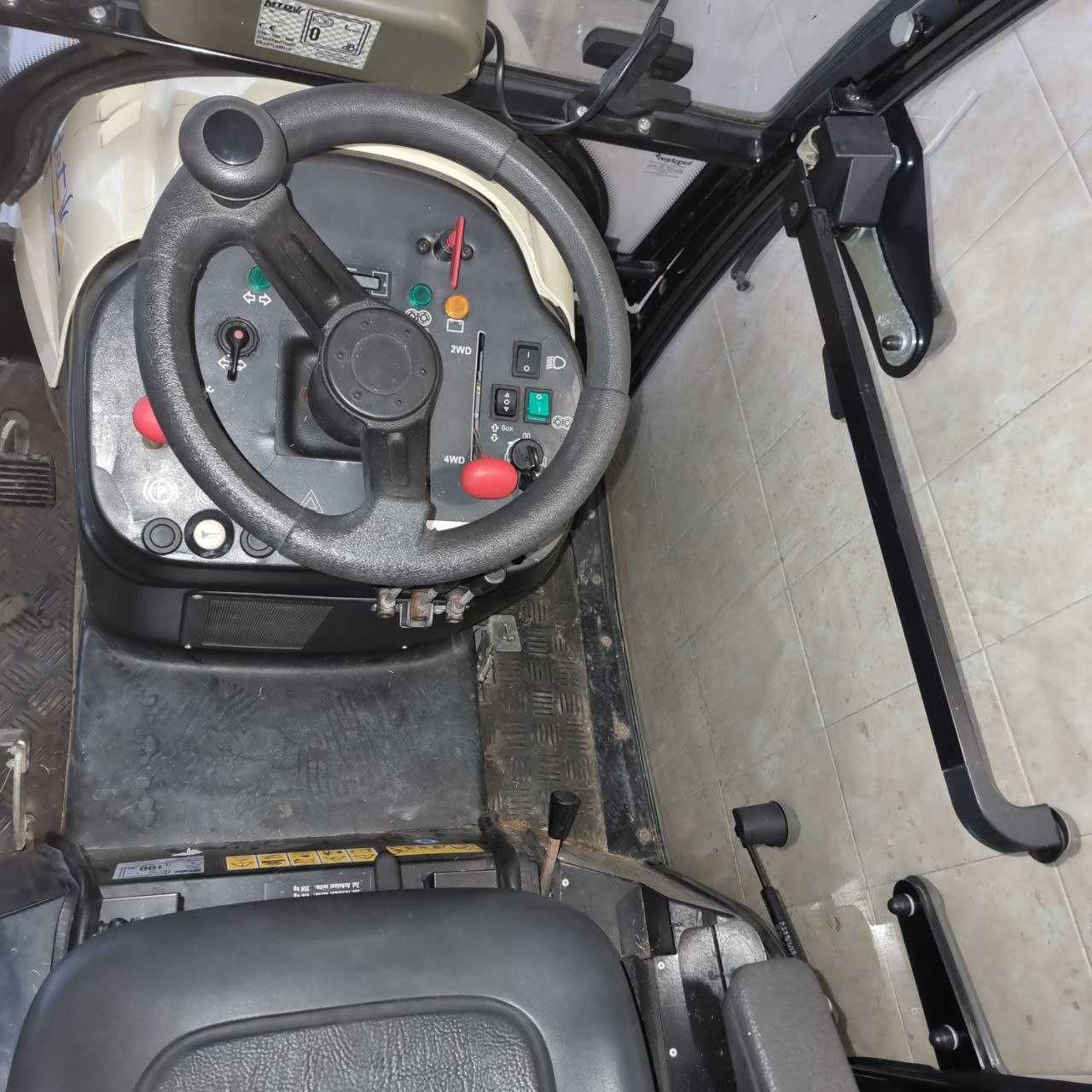 Traktor Cub Cadet 2250 RDH 4WD  ( з скляною кабіною)