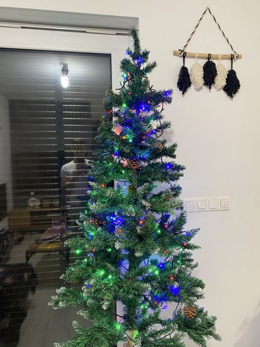 Sztuczna choinka na pniu 180cm + lampki