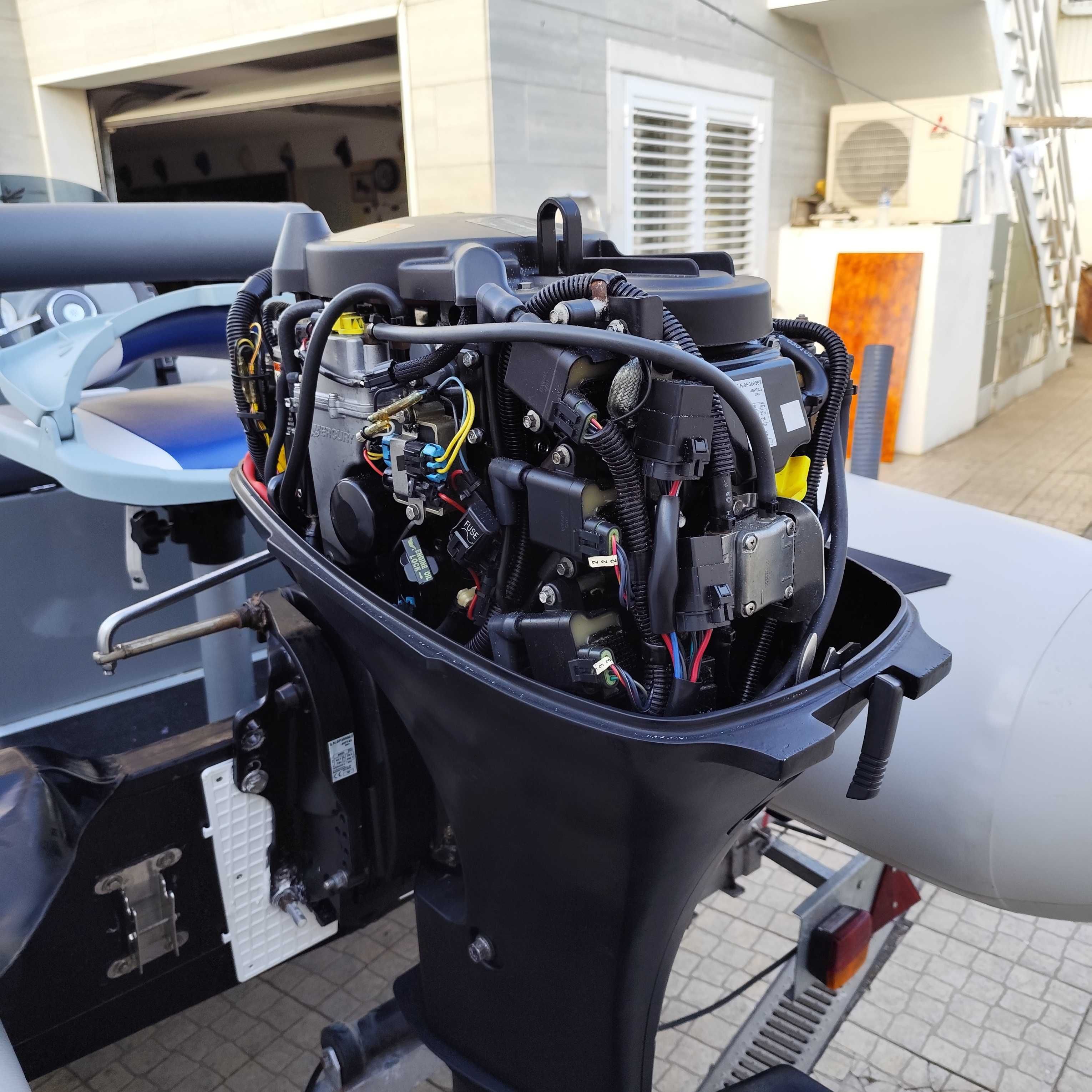 Pneumático Ozeam 5m c/ Mercury 40 hp injeção 4 tempos
