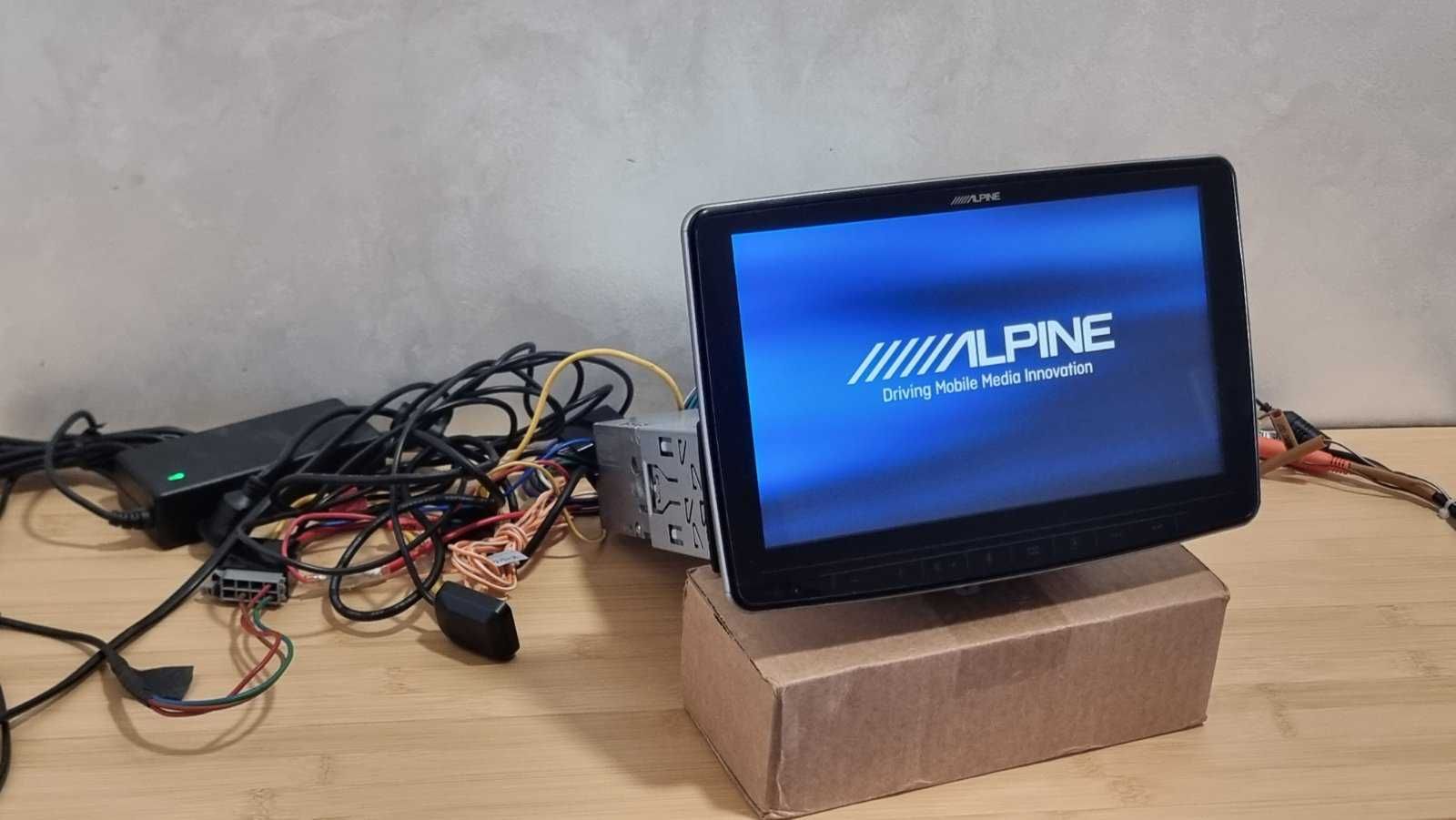 Продам автомагнітолу Alpine INE-F904D