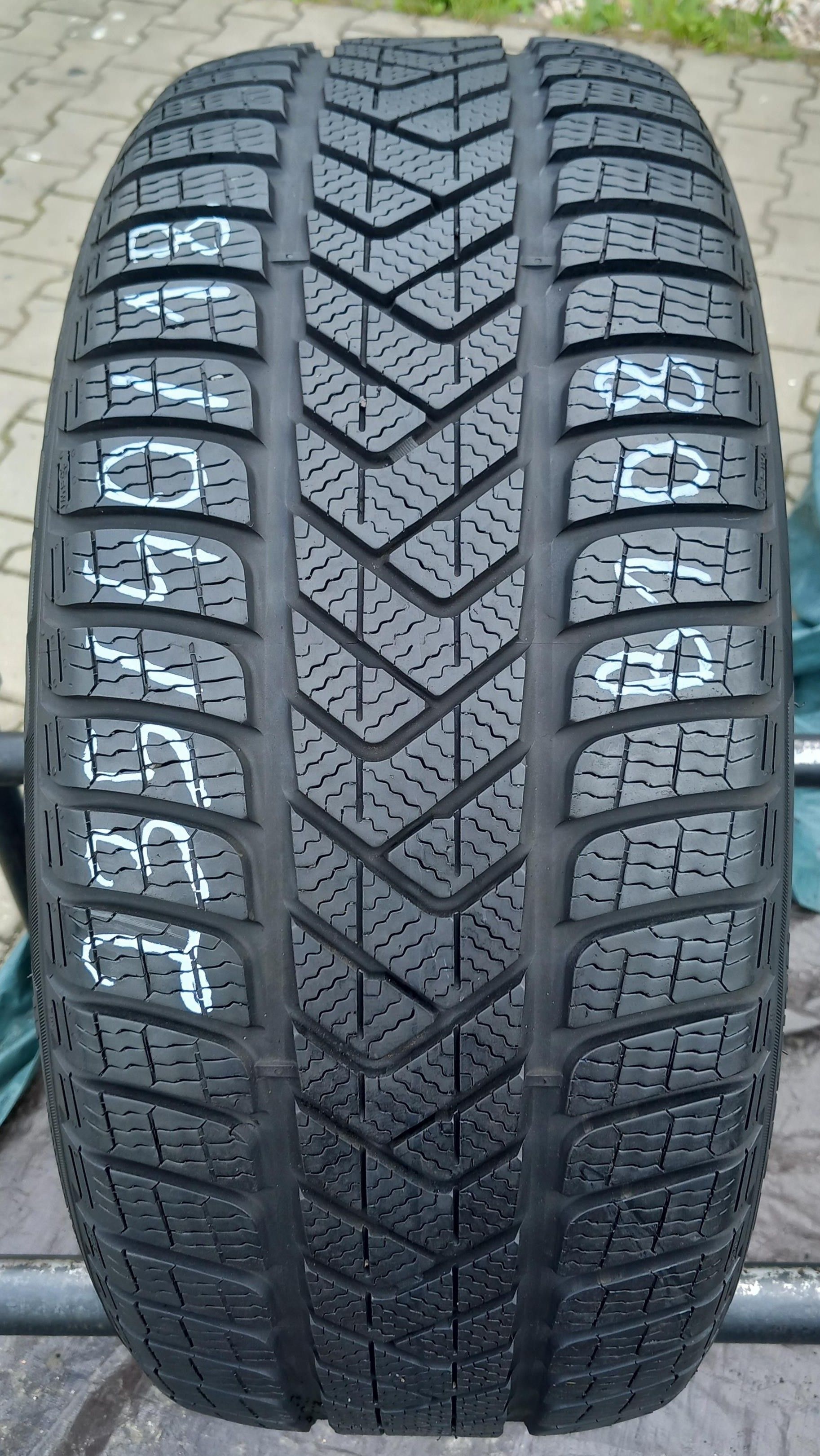 235/40/18 Pirelli SottoZero 3 MO 95V