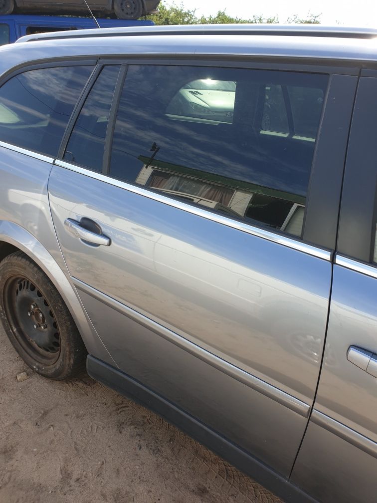 Opel Vectra C lift kombi drzwi prawy tył Z163