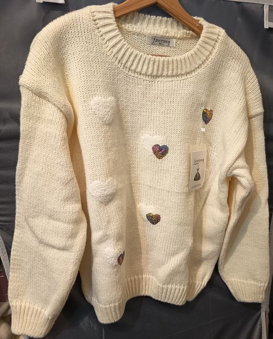 Vendo camisola com etiqueta