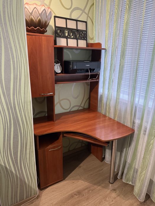 стіл комп'ютерний 2шт