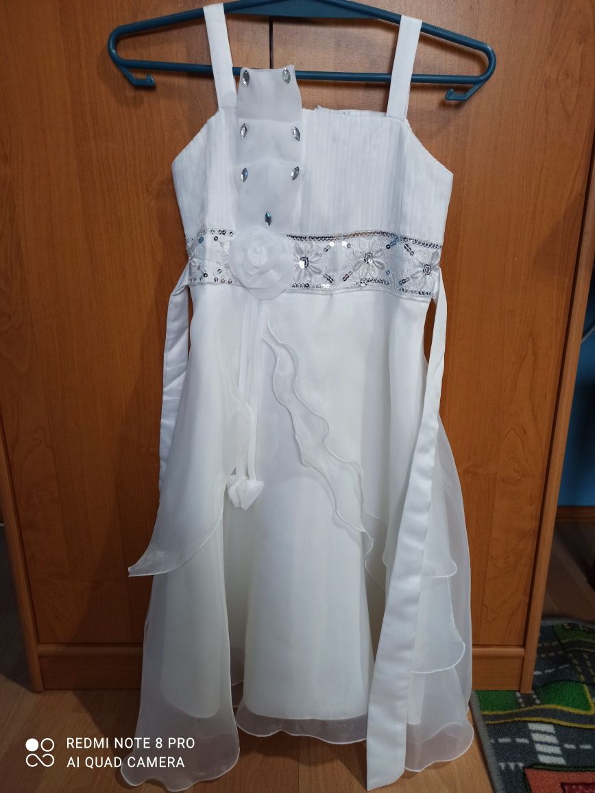 Biała sukienka na 10 lat