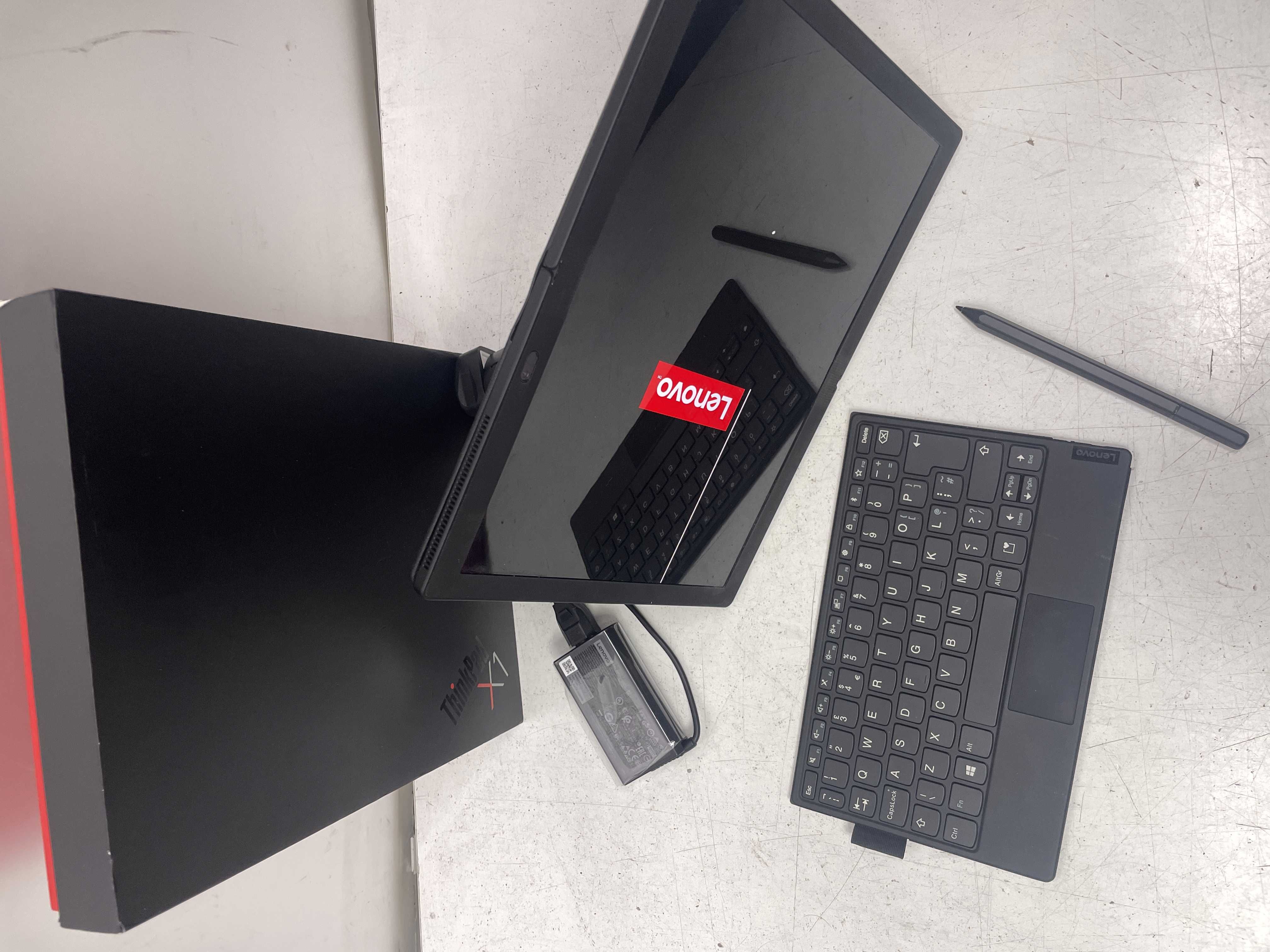 Ноутбук книжка с гибким экраном Lenovo ThinkPad X1 Fold на запчасти