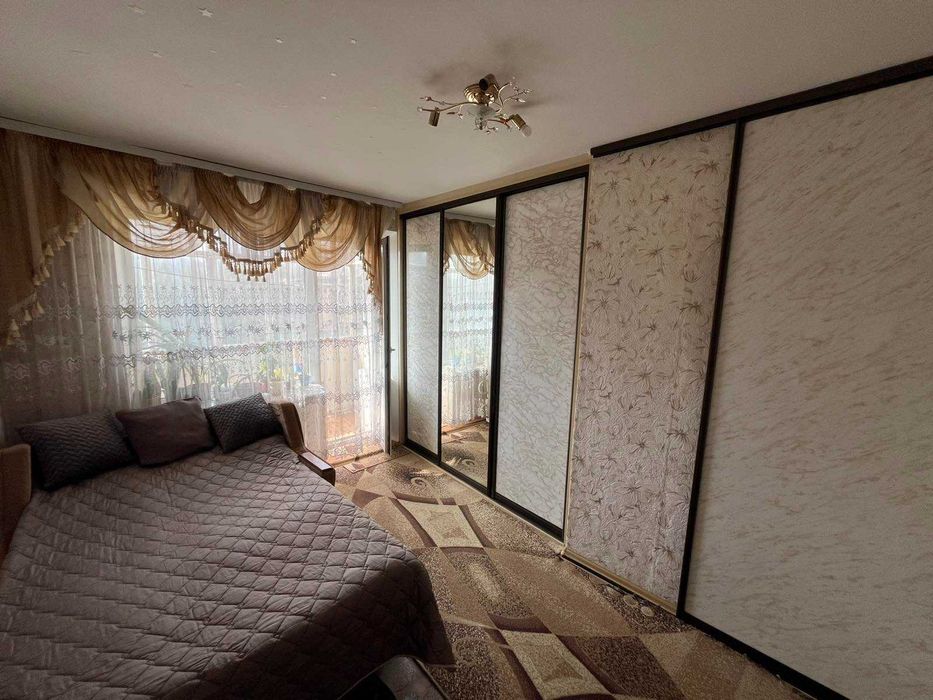 Супер квартира, низ ринку - Виставка, середній поверх, Хороша ціна