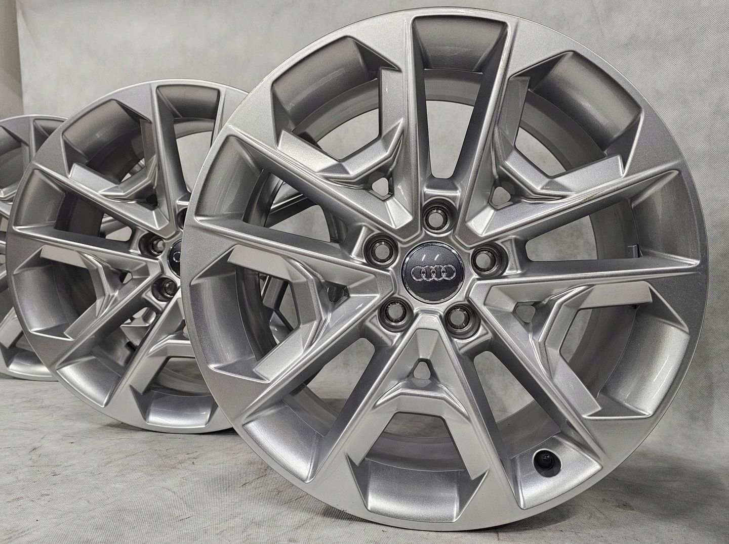 FELGI KOŁA AUDI Q2 81A601025R 8x18 ET45