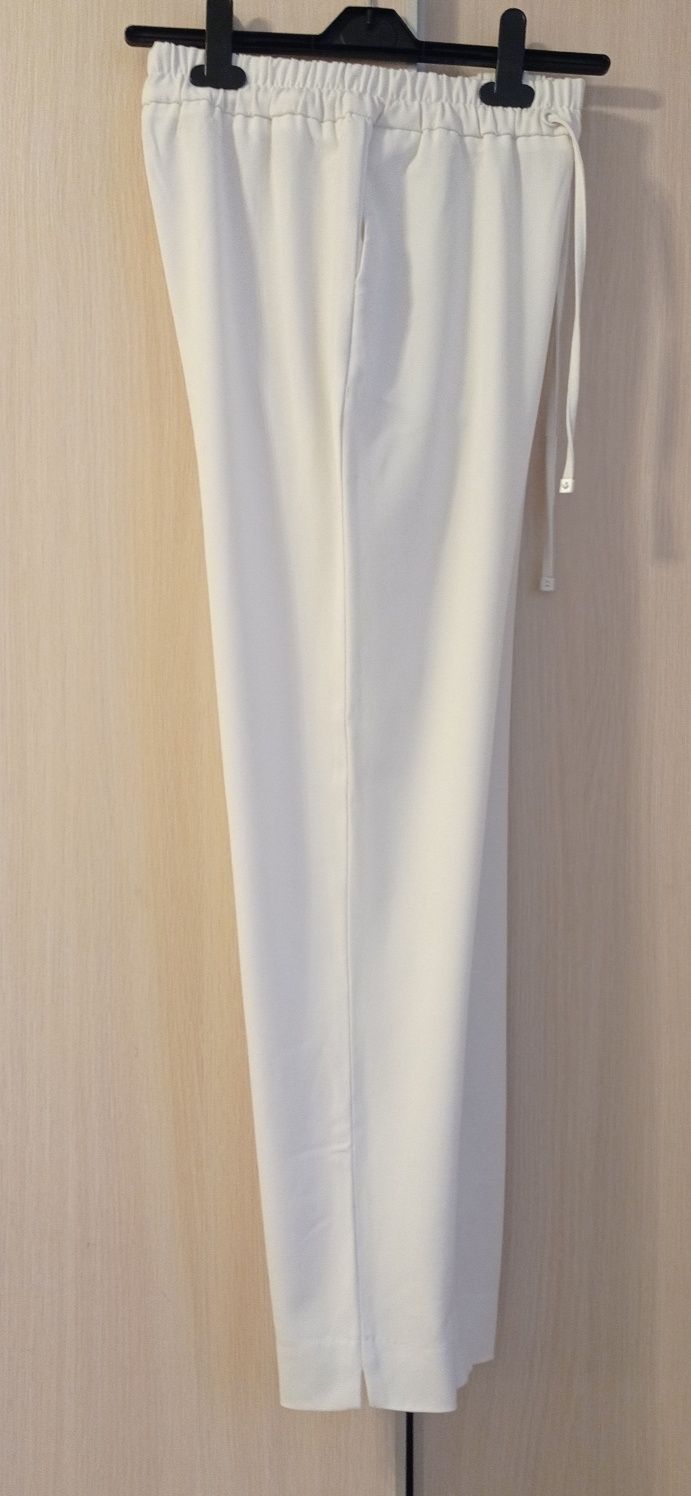 Spodnie materiałowe, dresowe eleganckie Reserved rozmiar XS