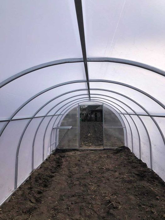 Теплиці та парники для вирощування овочів та росзади